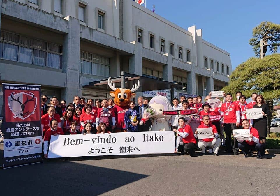 ジーコさんのインスタグラム写真 - (ジーコInstagram)「Sendo recebido em Itako,pelo Prefeito  Hiromichi Hara, cidade vizinha a Kashima que tem muitos torcedores nossos.Sempre bom receber esse carinho dos japas.」4月19日 11時01分 - zico