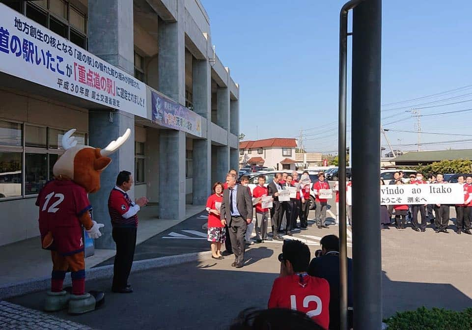 ジーコさんのインスタグラム写真 - (ジーコInstagram)「Sendo recebido em Itako,pelo Prefeito  Hiromichi Hara, cidade vizinha a Kashima que tem muitos torcedores nossos.Sempre bom receber esse carinho dos japas.」4月19日 11時01分 - zico