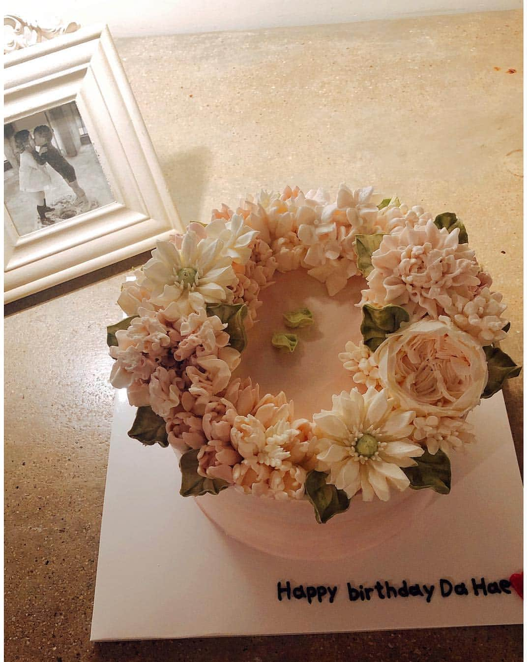 イ・ダヘさんのインスタグラム写真 - (イ・ダヘInstagram)「Thank you for celebrating my birthday^_^ #앵두도#함께해서#더욱#행복한#lovelyday#happy#together#一整天#非常#开心#谢谢#大家#祝贺#我的生日」4月19日 11時08分 - leedahey4eva