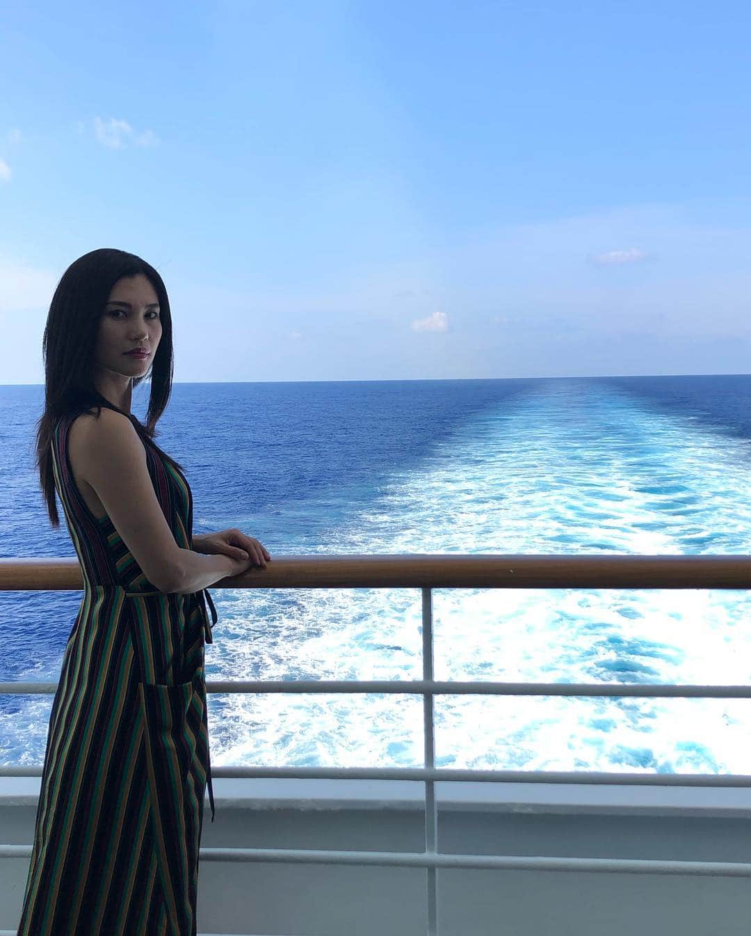 仲宗根梨乃さんのインスタグラム写真 - (仲宗根梨乃Instagram)「My 1st time Cruise experience is coming to the end soon🚢. Colors of the earth 🌍 ocean 🌊 sky from here r true beauty. I am thankful for this moment」4月19日 11時14分 - rinokinawa
