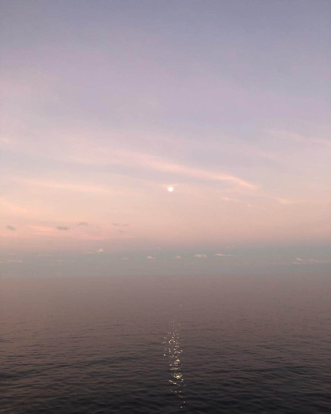 仲宗根梨乃さんのインスタグラム写真 - (仲宗根梨乃Instagram)「My 1st time Cruise experience is coming to the end soon🚢. Colors of the earth 🌍 ocean 🌊 sky from here r true beauty. I am thankful for this moment」4月19日 11時14分 - rinokinawa