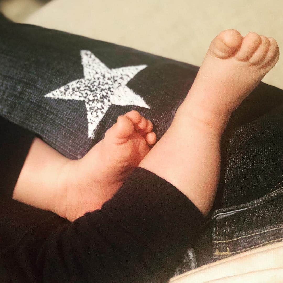 キャリー・アンダーウッドさんのインスタグラム写真 - (キャリー・アンダーウッドInstagram)「Want. To. Eat. These. Toes. 🦶」4月19日 11時30分 - carrieunderwood