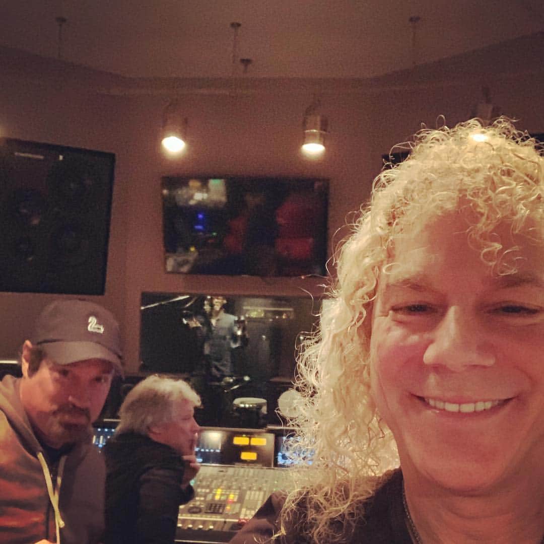 デヴィッド・ブライアンさんのインスタグラム写真 - (デヴィッド・ブライアンInstagram)「Studio Fun Bon Jovi style!!😎👍🎶🎹💥」4月19日 11時36分 - davidbryanmusic