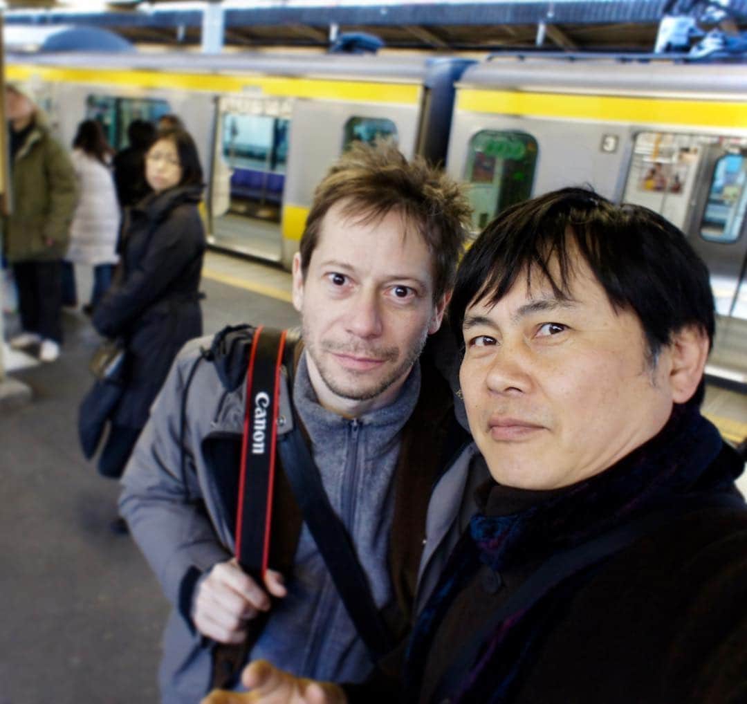 巻上公一さんのインスタグラム写真 - (巻上公一Instagram)「2011年 マチュー・アマルリックを案内して、高円寺へ。 たぶん完成している映画、日本に来ない。」4月19日 11時46分 - koichimakigami