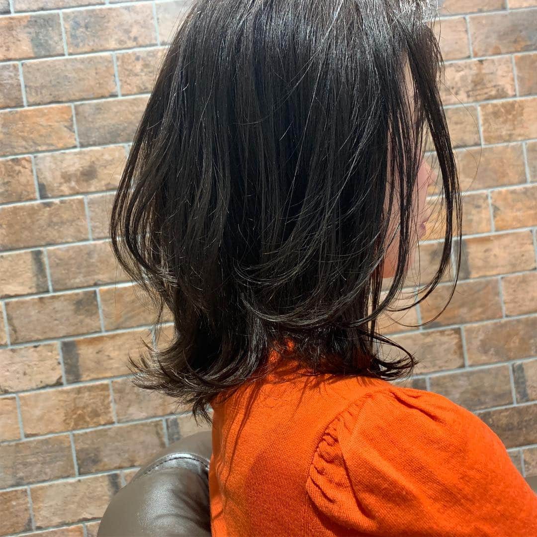 鮫島邦明のインスタグラム：「暗めグレージュ レイヤーボブ #ハイライト #アッシュカラー #梅田美容室 #梅田美容院 #ヘア#梅田ヘアスタイル #髪型 #ヘアセット #ヘアメイク #キラ水 #グラデーション #ホリスティックカラー #ヘアアレンジ #アレンジ #パーティー #ポニーテール #クルリンパ#gu #snidel #梅田美容師 #モデル #サロンモデル #サロモ #ヘアカタ #ny#nyc #aujua --------------------------------------. 梅田と東京出店を計画中 スタッフ募集中メッセージくださいね★ AVANCE.CROSStuin梅田茶屋町 TEL06-6377-7211 AVANCE.CROSSmel c西梅田 TEL06-6348-2050 gif.hair TEL06-6377-7277 AVANCE.京橋 TEL06-6356-1555」