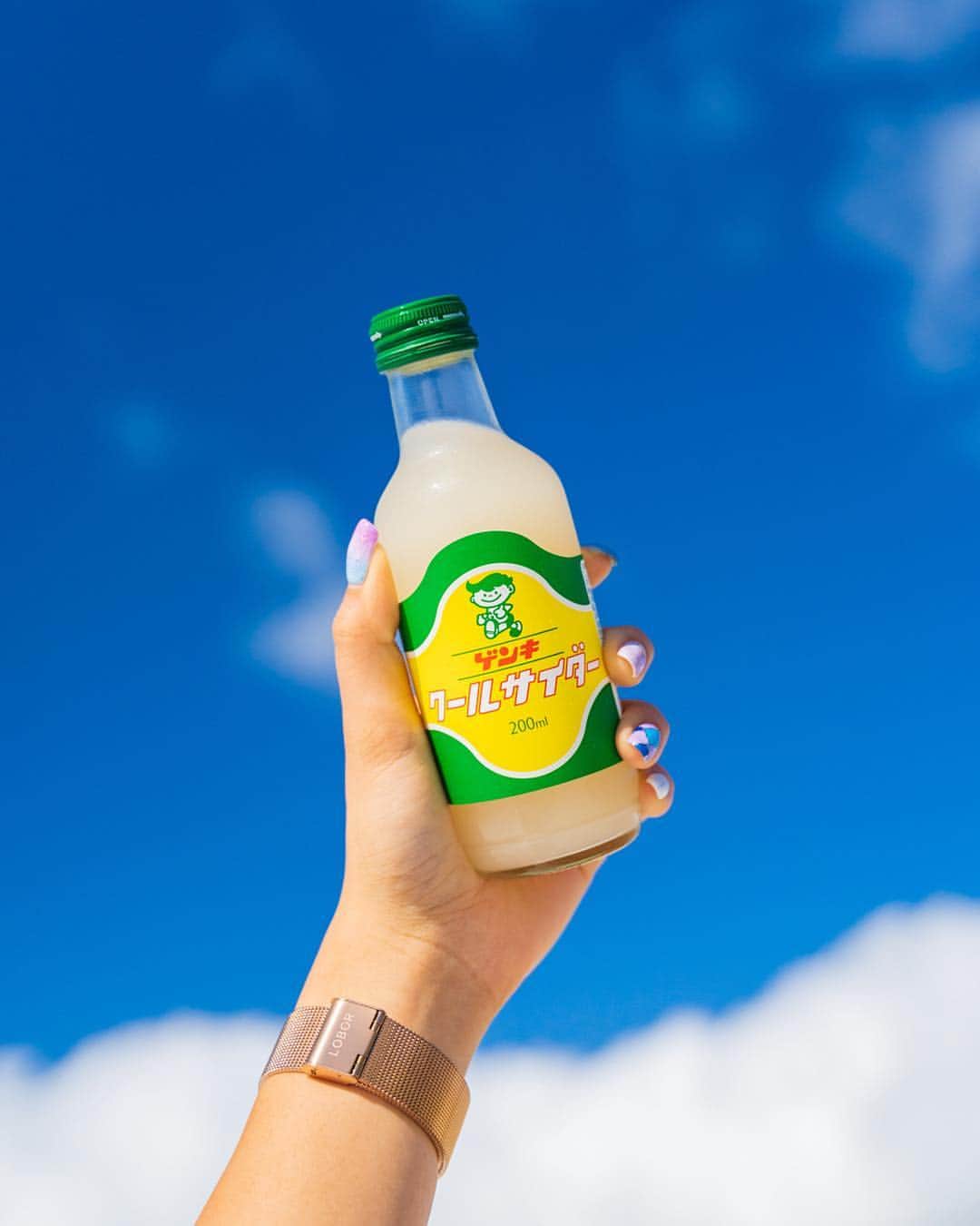 のインスタグラム：「🌞ゲンキクールサイダー🥤 . 先月、石垣島に行った時にゲットしました。 #ゲンキクールサイダー(1枚目)🥤 . 八重山の乳酸菌飲料の#ゲンキクール を(2枚目) サイダーにした飲み物で ゲンキクールの甘さに、優しい炭酸がのったイメージです^ ^ . 夏、八重山に行った時にまた飲みたい‥！ みなさんも見つけたらぜひ飲んでみてくださいね^ ^ _______________________________________________________ #ゲンキクールサイダー#八重山諸島#石垣島#ishigakiisland#yaeyamaislands#おきなわLikes#japan#okinawa#沖縄 _______________________________________________________ 以前のおやつ記事はこのタグからご覧になれます。↓↓↓ #おきなわLikes沖縄県民のおやつ」