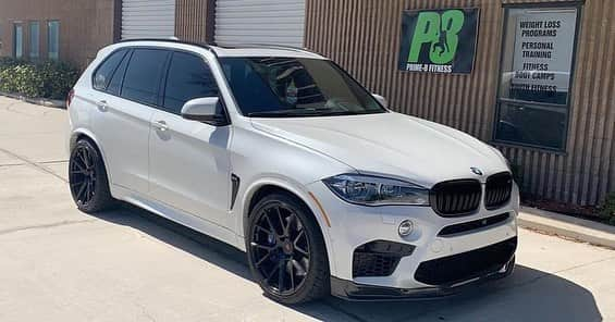 CarsWithoutLimitsさんのインスタグラム写真 - (CarsWithoutLimitsInstagram)「X5M looking clean on Vossens 👀 @prime8fitness  Photo @prime8fitness  #carswithoutlimits #bmw #x5m #vossens」4月19日 11時54分 - carswithoutlimits