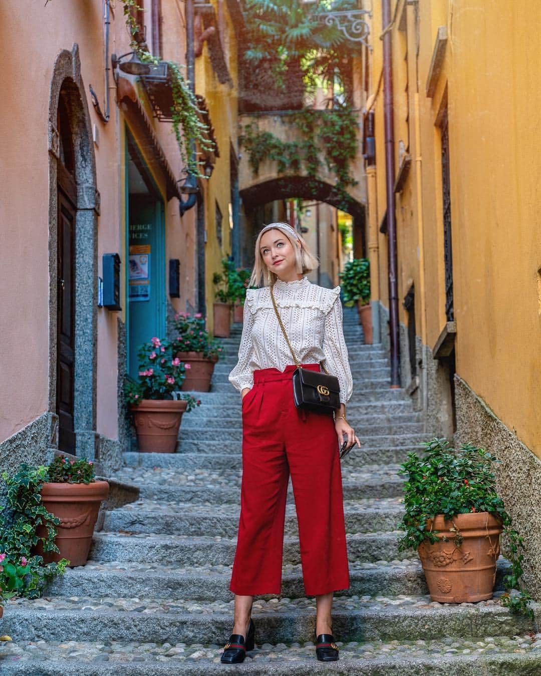 リズ・チェルカソワのインスタグラム：「Last year’s European road trip was my favorite thus far. I still remember the feeling I got driving into Lake Como. We had driven through the Alps all morning and arrived right as the sun started to lift over the mountains. The moment was so surreal Sam and I had to pull over, get out of the car, and touch the water just to make sure it was real. We spent 3 days exploring the surrounding villages, cooking fresh produce form the markets in our charming Airbnb, enjoying sunset boat rides around the lake, and experiencing romantic evenings at @ghtlakecomo. If you are planning your summer travels I would highly recommend a trip to Lake Como. You have my personal guarantee you won’t be disappointed. Take a look in my stories to see some of  the highlights from our trip. If you had to recommend one place in the world, what would it be?」