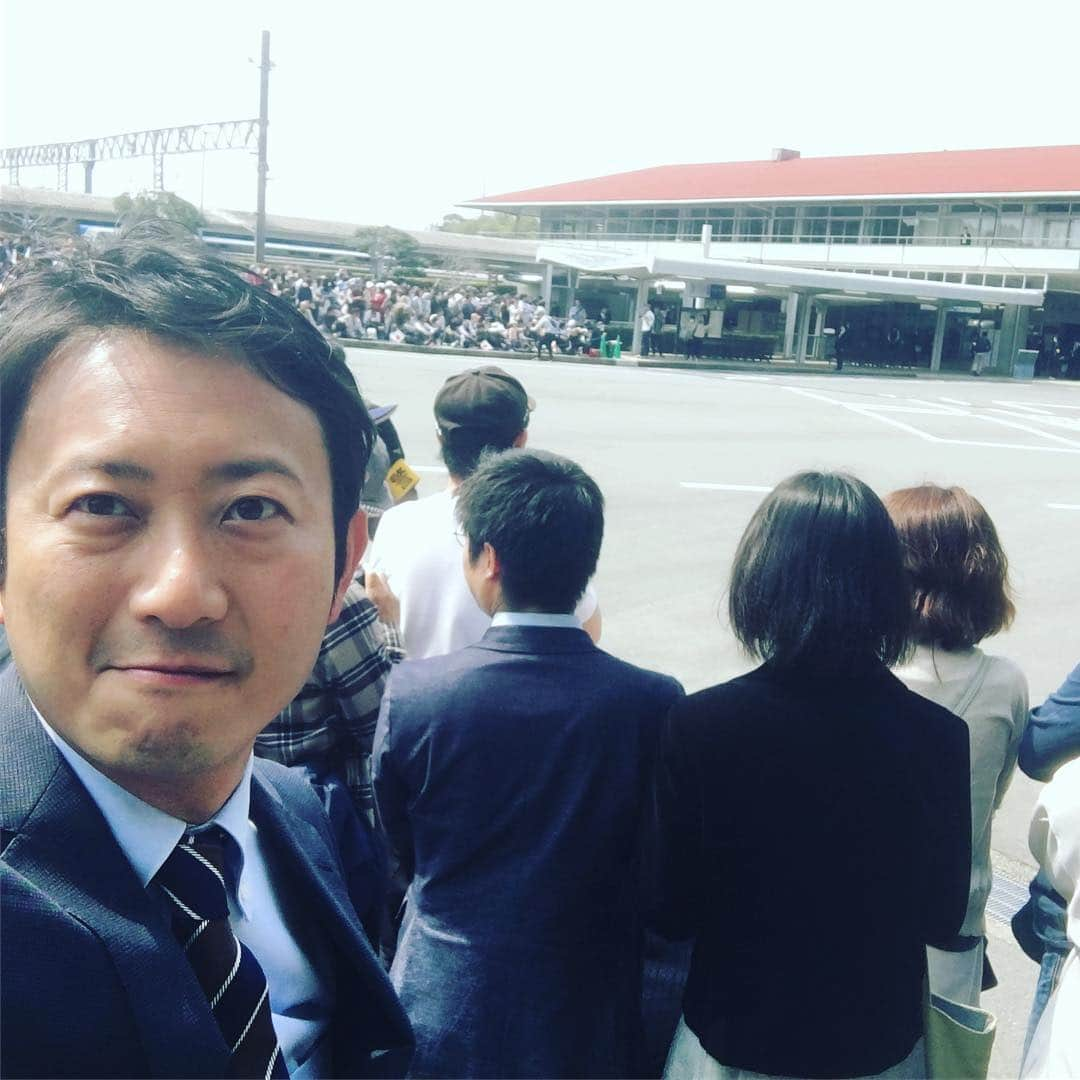 倉橋友和さんのインスタグラム写真 - (倉橋友和Instagram)「伊勢神宮に退位のご報告をされた、天皇陛下と皇后さま。先ほど、3日間の三重県ご滞在を終えて帰路に着かれました。平成30年間の感謝の気持ちで満たされた#三重県 #志摩市 #賢島 を取材しました。今日の#メーテレ #アップ ぜひご覧ください。 #メーテレアップ #アップは午後3時46分から #アップの特集は午後6時15分から #アナウンサー #鈴木しおり #星恭博 #石神愛子 #倉橋友和 #伊豆蔵将太 #濱田隼 #気象予報士 #山田修作 #修作さん #冨永幸」4月19日 11時58分 - nbn_kurahashi