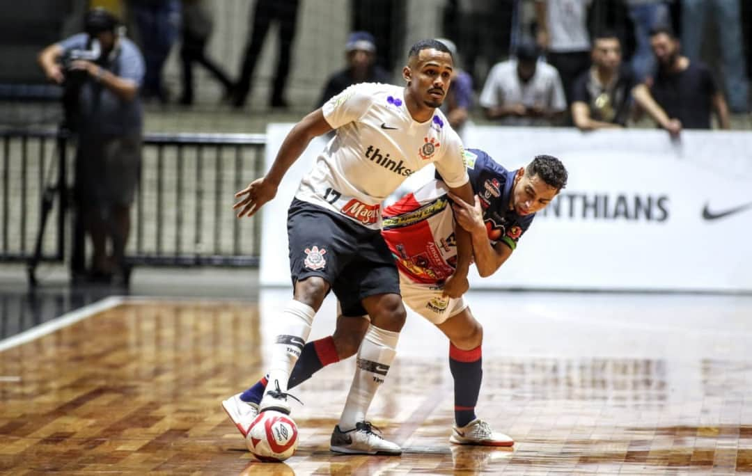 コリンチャンスさんのインスタグラム写真 - (コリンチャンスInstagram)「Nesta quinta-feira, o Timão entra em quadra no Vale do Paraíba, para encarar o São José pelo Campeonato Paulista de futsal. A partida acontece às 20h, no Ginásio do Tênis Clube.⠀ ⠀ 📸 Rodrigo Coca⠀ ⠀ #VaiCorinthians」4月19日 3時05分 - corinthians