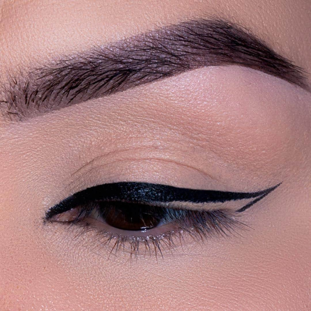 Motives Cosmeticsさんのインスタグラム写真 - (Motives CosmeticsInstagram)「Swipe 👈 to see how @ElyMarino creates the perfect winged eyeliner using our Gel Eyeliner in Little Black Dress. . . . . #motives #motivescosmetics #makeup #mua #makeuplove #makeupartist #naturalmakeup #beauty #worldmakeupartist #makeupadict #makeupobsessed #eyeliner #geleyeliner #drawoutsidethelines」4月19日 3時22分 - motivescosmetics