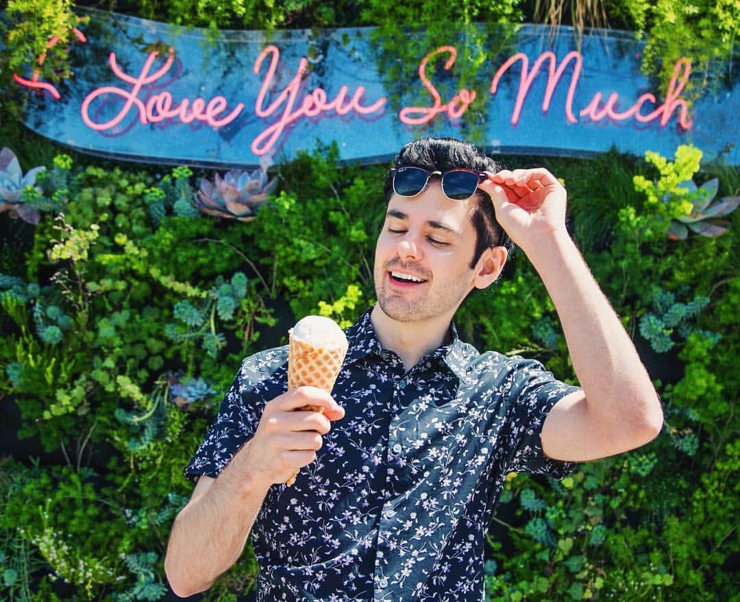 ブレンダン・ロビンソンさんのインスタグラム写真 - (ブレンダン・ロビンソンInstagram)「Mood forever!!! 😋 | If you could only eat one #food forever, what would you choose?? I’d choose #icecream, obviously! . . . Pic by @larrywrightphotography . . . #mood #yum #delicious #happy #heaven #sweettreats #thebest」4月19日 3時38分 - brendanrobinson