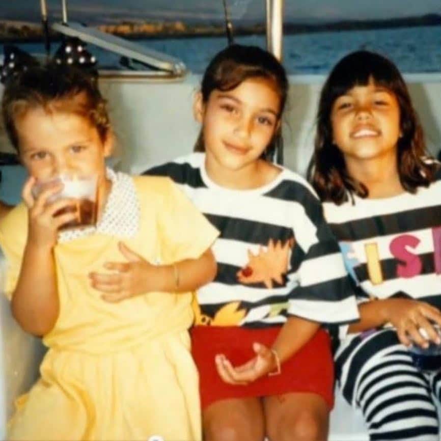 E! Onlineさんのインスタグラム写真 - (E! OnlineInstagram)「Shake up those salad bowls and get ready for some major throwbacks! Celebrate Kourtney Kardashian's birthday with more #tbt photos at the link in our bio. (📷: Instagram)」4月19日 4時02分 - enews