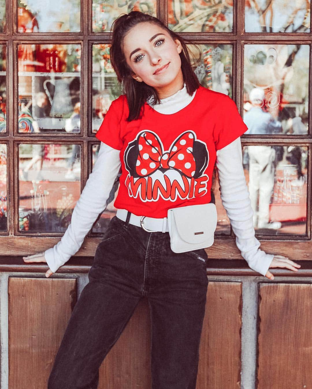 Brooklyn and Baileyさんのインスタグラム写真 - (Brooklyn and BaileyInstagram)「Minnie Mouse shirts, Fanny pack belts, and half ups. Yup that me! Try to describe yourself using only three items in the comments❤️」4月19日 4時11分 - brooklynandbailey