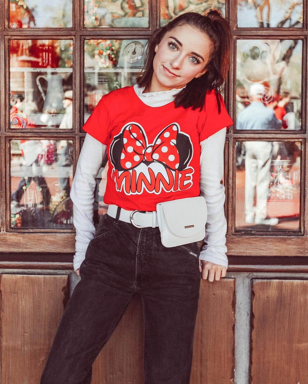 Brooklyn and Baileyさんのインスタグラム写真 - (Brooklyn and BaileyInstagram)「Minnie Mouse shirts, Fanny pack belts, and half ups. Yup that me! Try to describe yourself using only three items in the comments❤️」4月19日 4時11分 - brooklynandbailey