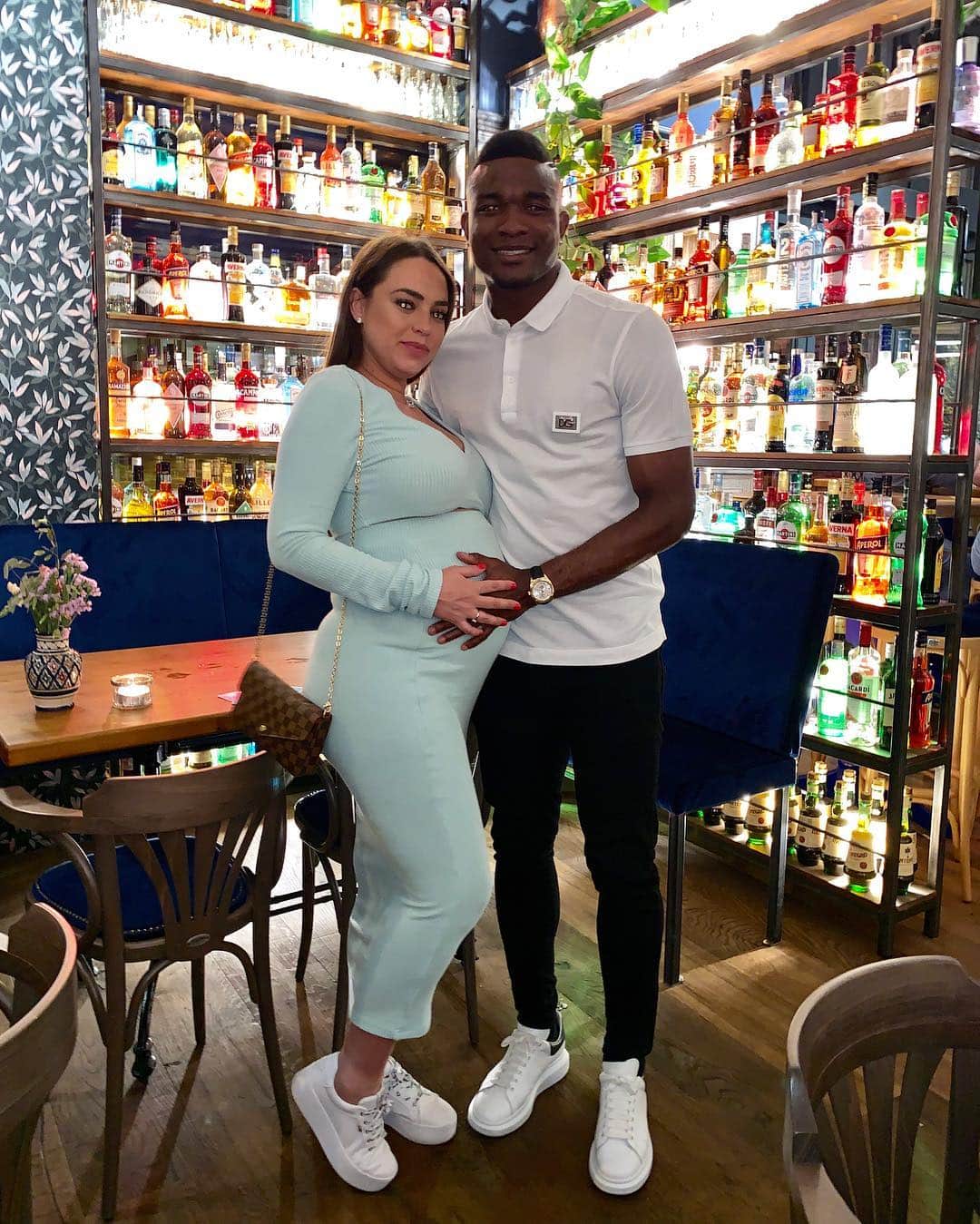 ジョン・コルドバのインスタグラム：「Mis amores❤️😍😘🤰🏻」