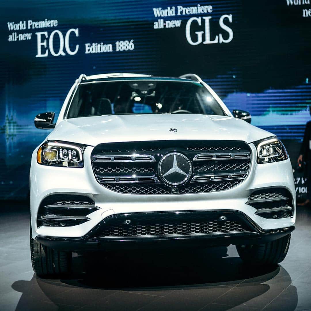 メルセデス・ベンツさんのインスタグラム写真 - (メルセデス・ベンツInstagram)「It’s finally time for a recap of our exciting @nyautoshow lineup! Which model are you the most excited for so far?  #NYIAS #NYIAS2019 #MercedesBenz #GLS #EQC #SwitchtoEQ #CLA #GClass #AClass #GTR [Mercedes-Benz GLS 580 4MATIC |  Kraftstoffverbrauch kombiniert: 10,0–9,8 l/100 km | CO₂-Emissionen: 229-224 g/km | mb4.me/RechtlicherHinweis] [Mercedes-AMG A 35 4MATIC Saloon | Kraftstoffverbrauch kombiniert: 7,3-7,2 | CO₂-Emissionen kombiniert: 167-164 g/km | mb4.me/RechtlicherHinweis] [Mercedes-AMG CLA 35 4MATIC Coupé | Kraftstoffverbrauch kombiniert: 7,3-7,2 | CO₂-Emissionen kombiniert: 167-164 g/km | mb4.me/RechtlicherHinweis] [Mercedes-Benz EQC 400 4MATIC Edition 1886 | Stromverbrauch kombiniert: 20,8-19,7 kWh/100 km | CO₂-Emissionen kombiniert: 0 g/km | mb4.me/nefz-electric] [Mercedes-AMG G 63 | Kraftstoffverbrauch kombiniert: 13,1 | CO₂-Emissionen kombiniert: 299 g/km | mb4.me/RechtlicherHinweis] [Mercedes-AMG GT R | Kraftstoffverbrauch kombiniert: 12,4 | CO₂-Emissionen kombiniert: 284 g/km | mb4.me/RechtlicherHinweis] [Mercedes-AMG GT 63 S 4MATIC+ 4-Door Coupé| Kraftstoffverbrauch kombiniert: 11,3 | CO₂-Emissionen kombiniert: 257 g/km | mb4.me/RechtlicherHinweis]」4月19日 4時29分 - mercedesbenz