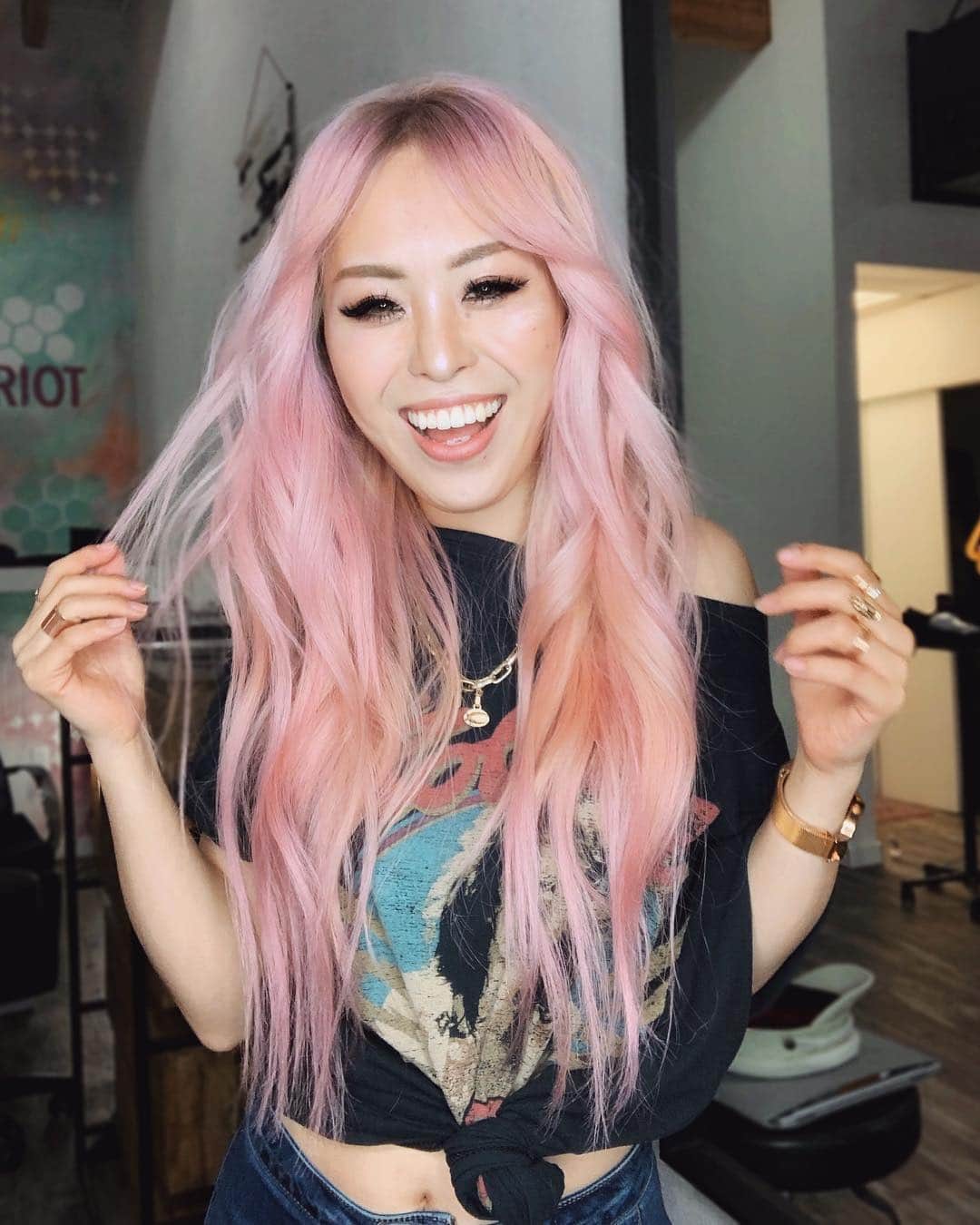 AikA♡ • 愛香 | JP Blogger • ブロガーさんのインスタグラム写真 - (AikA♡ • 愛香 | JP Blogger • ブロガーInstagram)「Call me AikA Rosy Mermaid 🧜🏻‍♀️ Been so stinkin’ obsessed with my new rosy gold hair mane 💕 Isn’t this color just so @Pinterest worthy? Ahhh Shout out to @alexadawnhair for this transformation 💗 #Sorrynotsorry for 9 pics of me feeling myself so much 😂 I couldn’t narrow down to just one pic to post from 92847 photos 🙈 ••• Check on my stories to see the answer to the most frequent asked question: How do I keep my colored hair so healthy? ✨ Do you have your own trick? Let me know 👇🏻💕 ===== #aikaslovecloset #loveclosethairnmakeup #rosegoldhair #unicornhair #seattlehair #kawaii #pinkhairdontcare」4月19日 4時38分 - aikaslovecloset