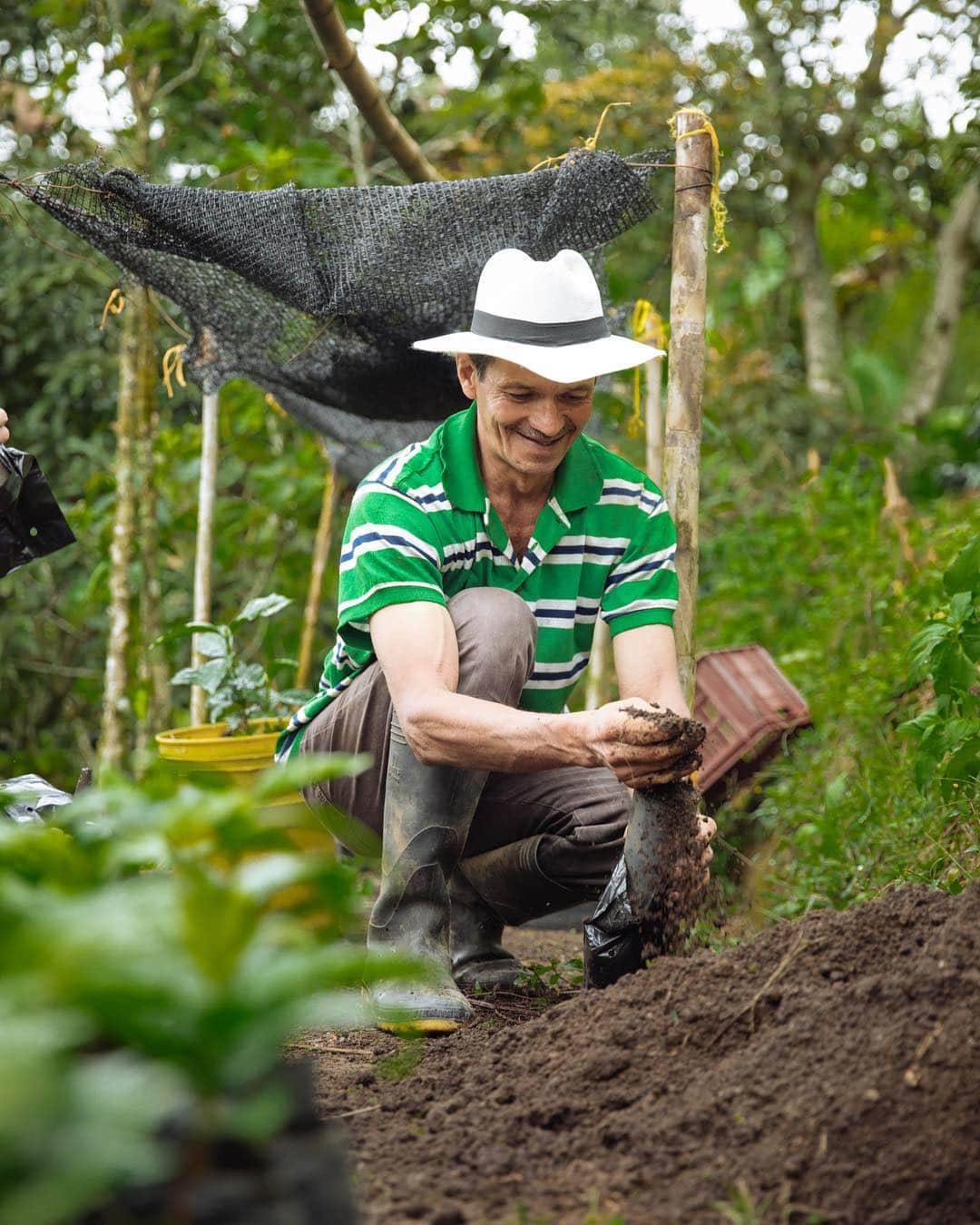 ローレン·ランドルフさんのインスタグラム写真 - (ローレン·ランドルフInstagram)「Some images I never shared from my time spent in Colombia documenting the sustainable coffee farming process for @nespressousa a couple years ago. Don Ruben and his wife welcomed us into their home and farm, an experience I’m forever thankful for. Best coffee I’ve ever sipped.」4月19日 4時58分 - laurenlemon