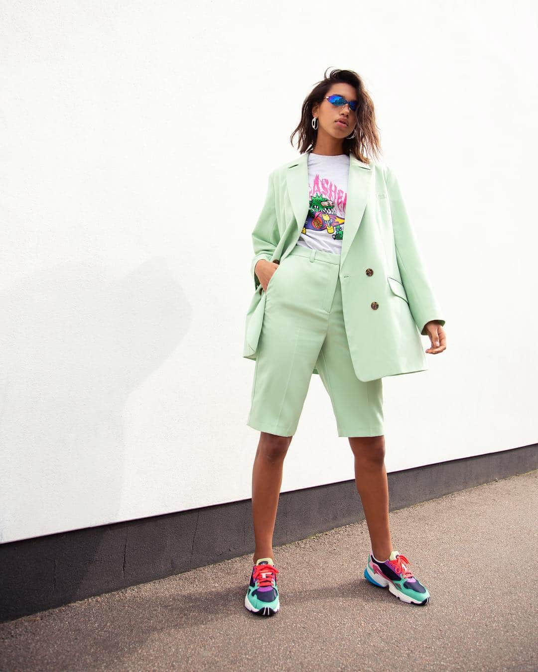 ASOSさんのインスタグラム写真 - (ASOSInstagram)「The outfit combos for this shorts suit are endless – but here’s 3 to get you started… 😎 🔎 ASOS DESIGN blazer (1445804) and shorts (1445805) 🗣 Image description: a model wearing a mint-coloured suit 3 ways」4月19日 5時00分 - asos