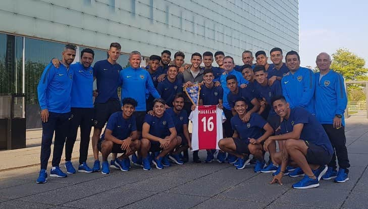 リサンドロ・マガジャンさんのインスタグラム写真 - (リサンドロ・マガジャンInstagram)「Que gran momento futbolero con la Sexta División de @bocajrsoficial  Siempre es lindo conocer el futuro!! Les deseo lo mejor no solo al equipo sino a cada jugador que hoy me regalaron una parte de su tiempo.」4月19日 5時16分 - licha.magallan