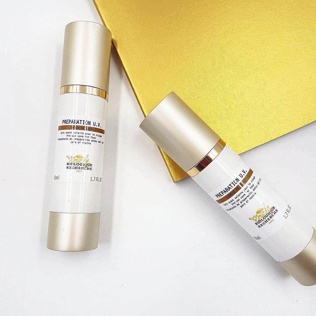 Biologique Recherche USAさんのインスタグラム写真 - (Biologique Recherche USAInstagram)「It’s never too soon to prep for Summer! Use our Preparation U.V. to prepare the skin for sun exposure, boost your melanin levels for natural tanning, protect against free radicals and to prevent pigmentation spots.  No need to replace anything in your skincare routine, simply apply Preparation U.V. on top of your cream in the morning and/or at night – recommended as a treatment for 30 days before sun exposure (can also be used throughout the year when you're living in the sun). Enjoy ☀️ • • • #biologiquerecherche #passion #expert #ambassadedelabeaute #paris #skin #skincare #facecare #skininstant #buildingbetterskin #suncare #followyourskininstant #prepforsummer #springfavorite #springessential #prepare #prepareyourskin #sunexposure #preparationuv #naturaltanning」4月19日 5時18分 - biologique_recherche_usa