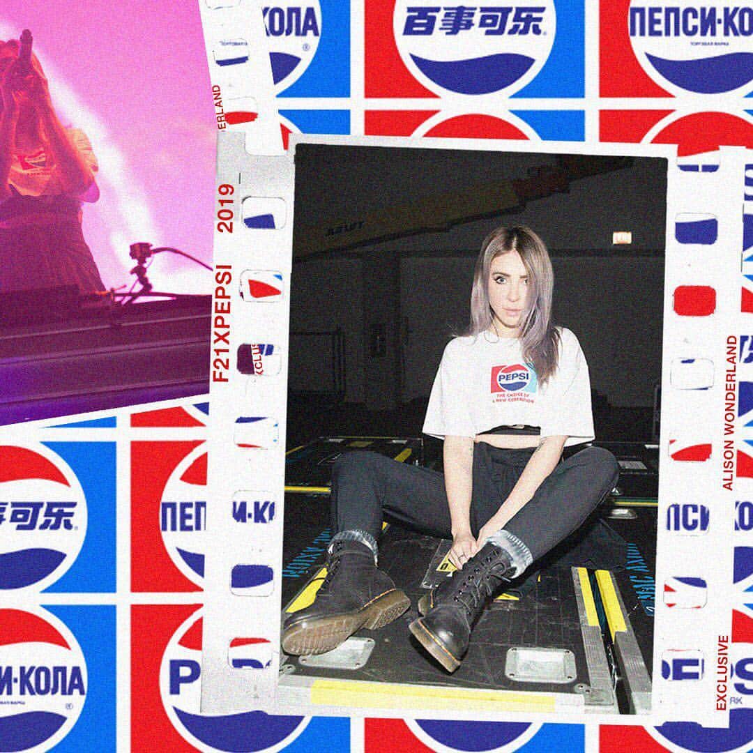 Forever 21 Menさんのインスタグラム写真 - (Forever 21 MenInstagram)「Our *EXCLUSIVE* F21xPEPSI collection ft. @alisonwonderland is available now! Who’s tryna cop 🥤 #f21xpepsi #f21xmusic #alisonwonderland」4月19日 5時19分 - forever21men