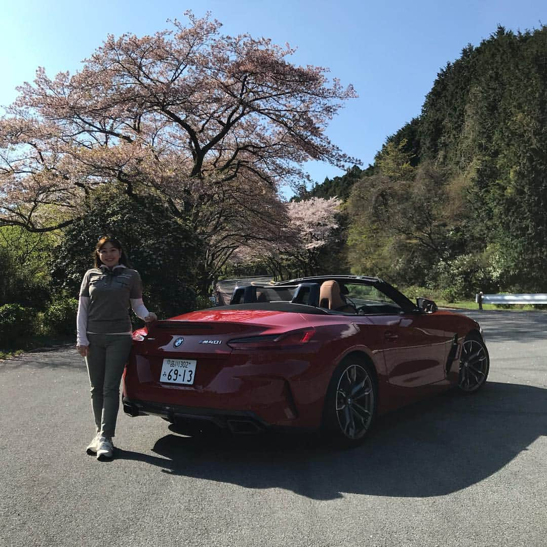 竹岡圭さんのインスタグラム写真 - (竹岡圭Instagram)「BMW Z4に乗りましたー😊ホイールベースの短さが際立つ、なかなかヤンチャなロードスターでしたよー💕 詳しくは、近日公開されるモーターマガジンムービーと5月10日発売のホリデーオートでね🤗」4月19日 5時31分 - kei_takeoka