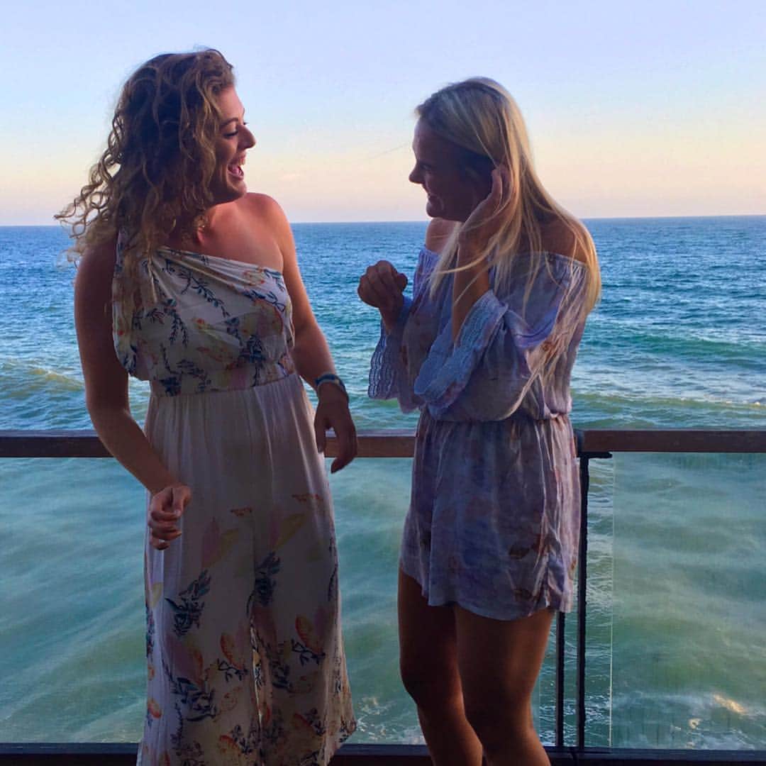 アリソン・シュミットのインスタグラム：「2019➡️➡️➡️2007  You laugh, I laugh. So grateful for you 💖 #stillyourbirthdaymonth #missyou」
