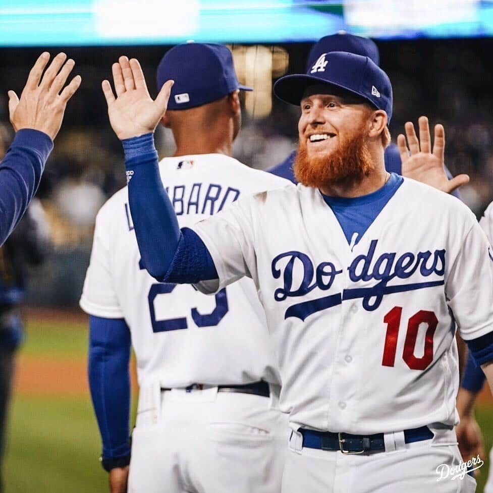 Los Angeles Dodgersさんのインスタグラム写真 - (Los Angeles DodgersInstagram)「It’s #NationalHighFiveDay? Well, please send us all the #DodgerFives then. 🖐」4月19日 5時34分 - dodgers