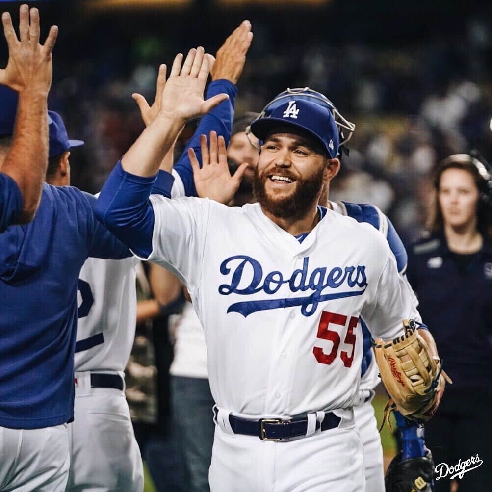 Los Angeles Dodgersさんのインスタグラム写真 - (Los Angeles DodgersInstagram)「It’s #NationalHighFiveDay? Well, please send us all the #DodgerFives then. 🖐」4月19日 5時34分 - dodgers