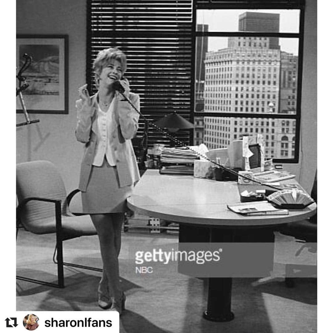 シャロン・ローレンスさんのインスタグラム写真 - (シャロン・ローレンスInstagram)「#tbt indeed- I loved the mid -90’s😉 And I loved working with @hughienyc @lea_thompson @amypietz in #carolineinthecity 🙏🏻 #Repost @sharonlfans ・・・ I remember this episode :) ❤️ #tbt #carolineinthecity @sharonelawrence」4月19日 5時44分 - sharonelawrence