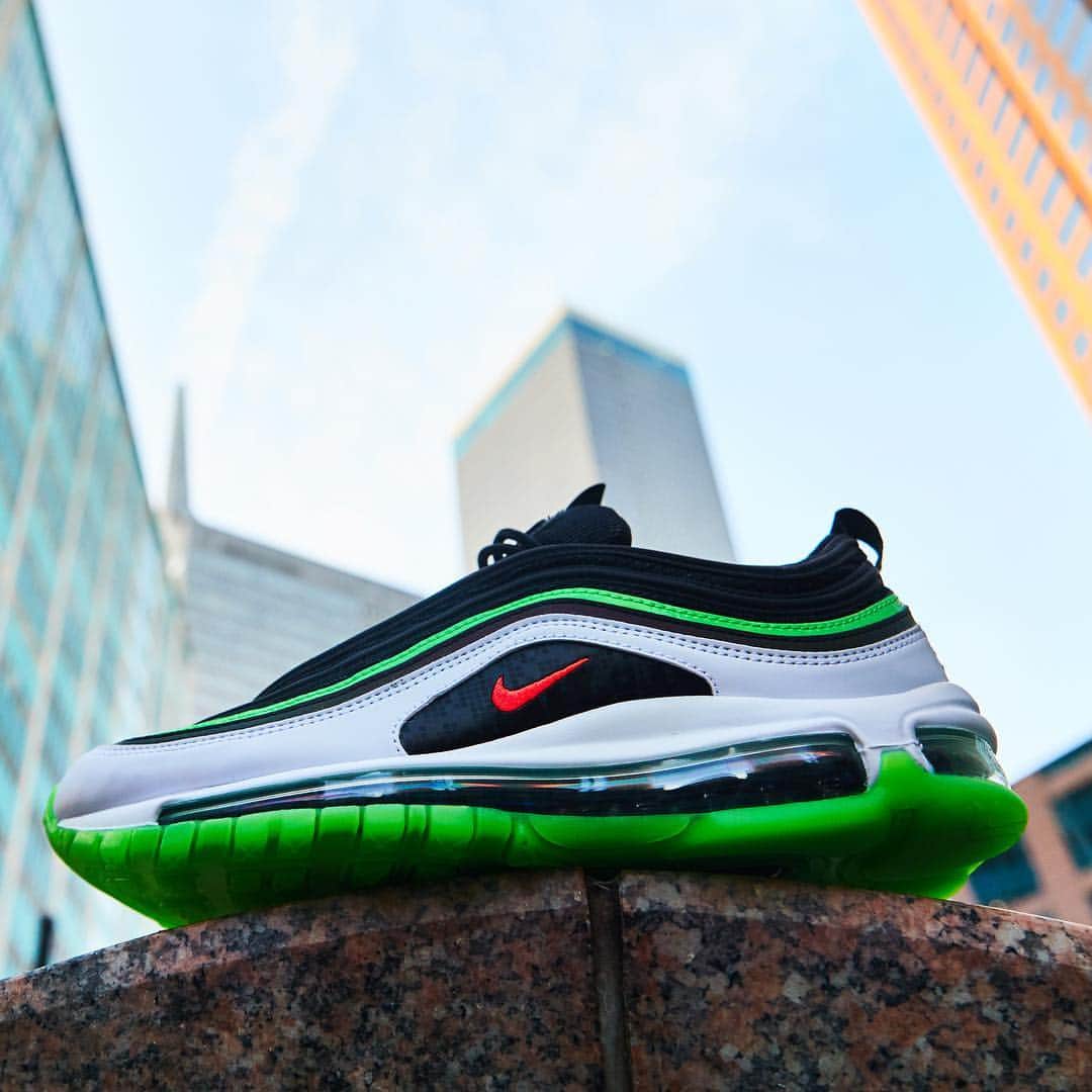 Foot Lockerさんのインスタグラム写真 - (Foot LockerInstagram)「Representing D-Town! #BecauseSneakers  #Nike Air Max 97 Home & Away 'Dallas'  Available Now! ‘Home’ also available in kids.」4月19日 6時08分 - footlocker