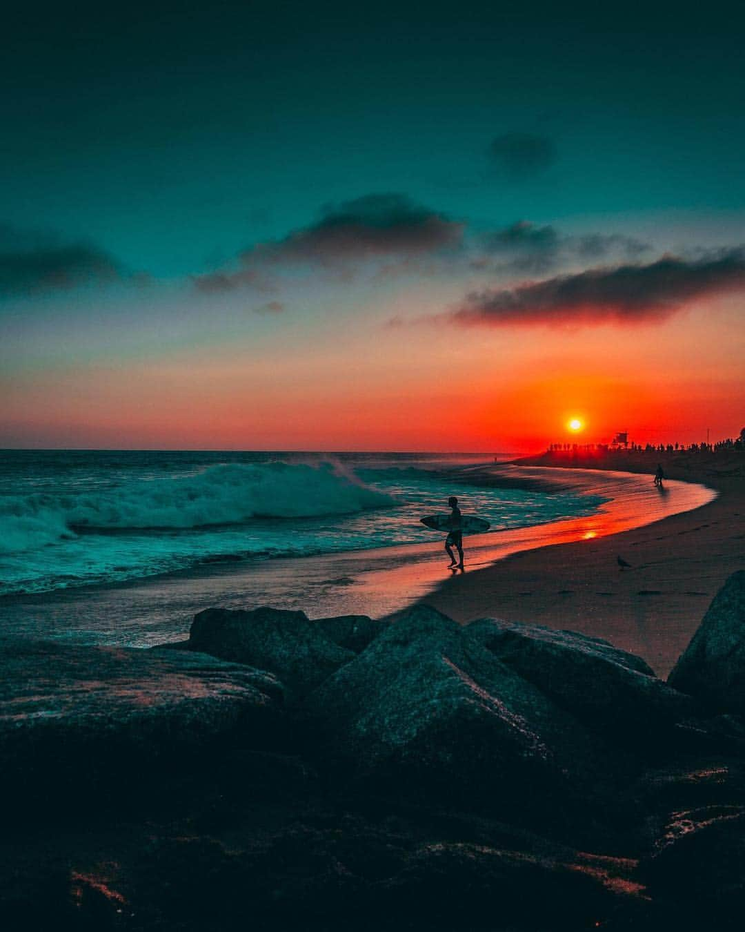 CANON USAさんのインスタグラム写真 - (CANON USAInstagram)「"One of my favorite places in California, The Wedge. Known for its monstrous waves throughout the year. I've seen some waves there that would make me think twice about ever going into water again." #MyCanonStory  Photo Credit: @rustic.vegan  Camera: #Canon EOS 5D Mark II Lens: EF 16-35mm f/4L IS USM Aperture: f/7.1 ISO: 100 Shutter Speed: 1/320 sec Focal Length: 24mm  #teamcanon #canonusa #california #thewedge #waves」4月19日 6時24分 - canonusa