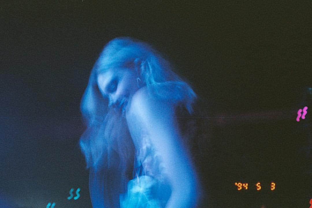 ニコラ・ペルツのインスタグラム：「it was all a blur 🚹」
