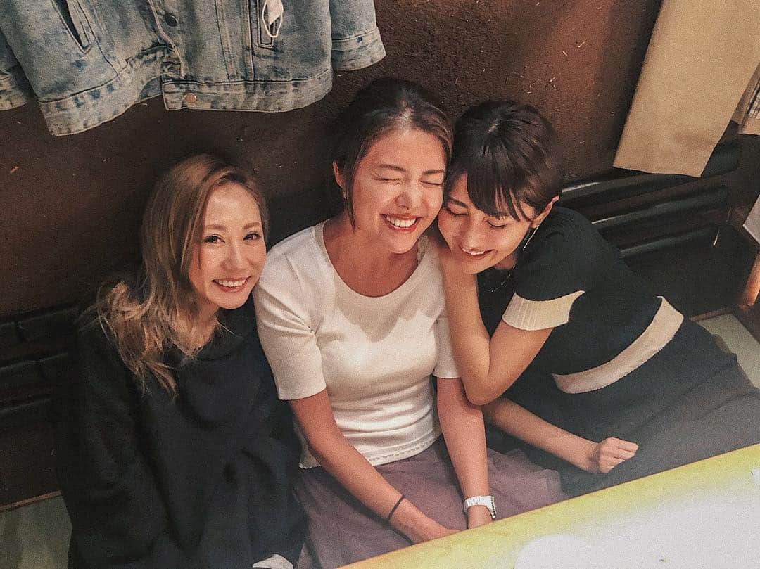 Lisaのインスタグラム：「. 久々にだーーーーいすきな 2人に会えて最高に幸せでした💓💓 . 向かう時2人に会えるのが嬉しすぎて ずっとニヤつき止まらなかった🤤笑笑 . 楽しすぎて時間が足りなさすぎました、、😂 やっぱり2人がそばにいないのは辛い😢 またすぐ会えますように😂♥️ #奈央#ちび#私の相方ちゃん#でかりさちびりさコンビ#最近名古屋でもでかりさって言われるようになってきた#笑#ちびがいないと成立しないけど#笑#大好き#東京#tokyo#friends#love#instadaily#instagood#instasize#instapic#instamag #instalike#like4like」