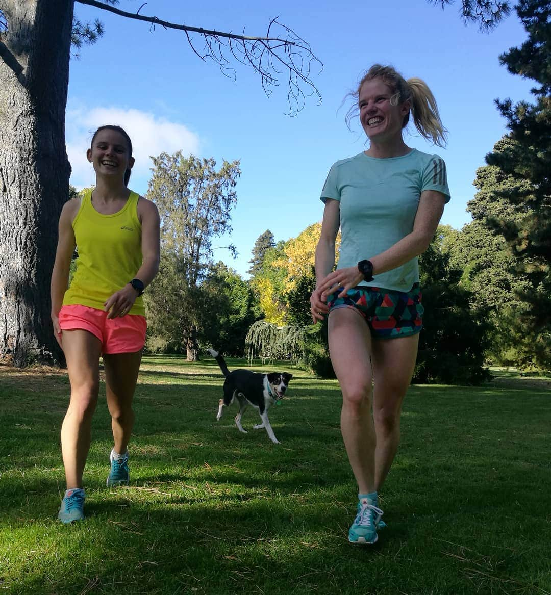 アンジェラ・ペティさんのインスタグラム写真 - (アンジェラ・ペティInstagram)「How happy we are to be back training after our end of season breaks!  Tempo session around Hagley park on a beautiful autumns day 🍁☀️🐕🏃🏃☀️ . (Wobbly legged after jumping) . #autumnrunning #instarun #trailrunning #trackandfield #girlswhorun #purenewzealand #autumn #temporun」4月19日 12時18分 - angie_run800m