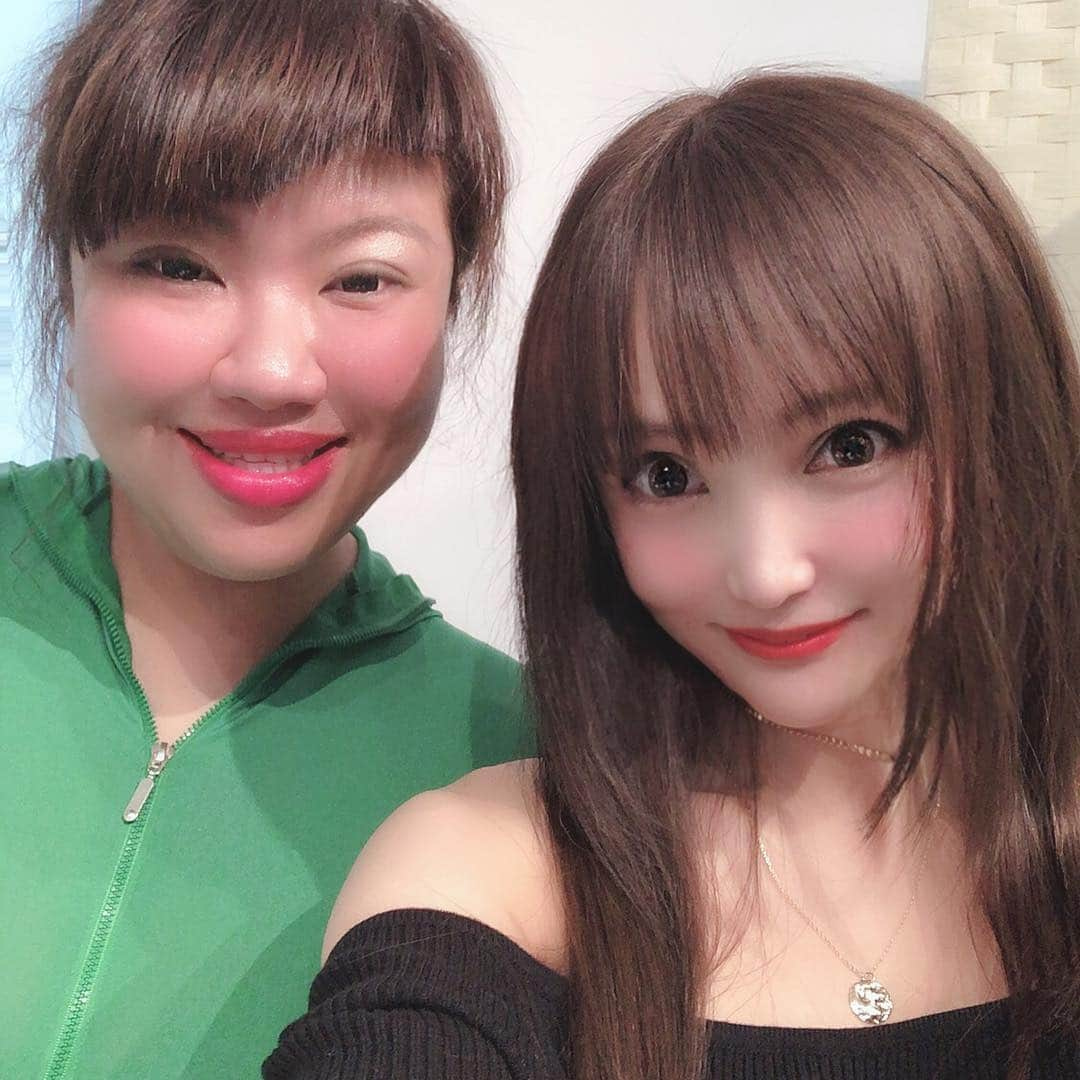 宇佐美あいりさんのインスタグラム写真 - (宇佐美あいりInstagram)「#おはよう さぎ🐰💓昨日も #渋谷クロスFM エンタメジャック IN SHIBUYAありがとうございました✨2度目ましてのゲスト八つ橋てまりさんと♬似顔絵描いたら喜んでくれた☺️天然なあいりんにめっちゃ絡んでくれて楽しかったなりw #グラドル自画撮り部#グラドル自撮り部#cute#sexy#エロカワ#グラドル#天然#突っ込み#絡み#嬉しい#イラスト#似顔絵#特技#好評#公開収録#公開#ラジオ#渋谷クロスFM#エンタメジャクinshibuya#SHIBUYA#レギュラー#出演#shibuya#生放送#ゲスト#芸人#女芸人#八つ橋てまり#japanesegirl#followme」4月19日 12時20分 - airi.usami_official