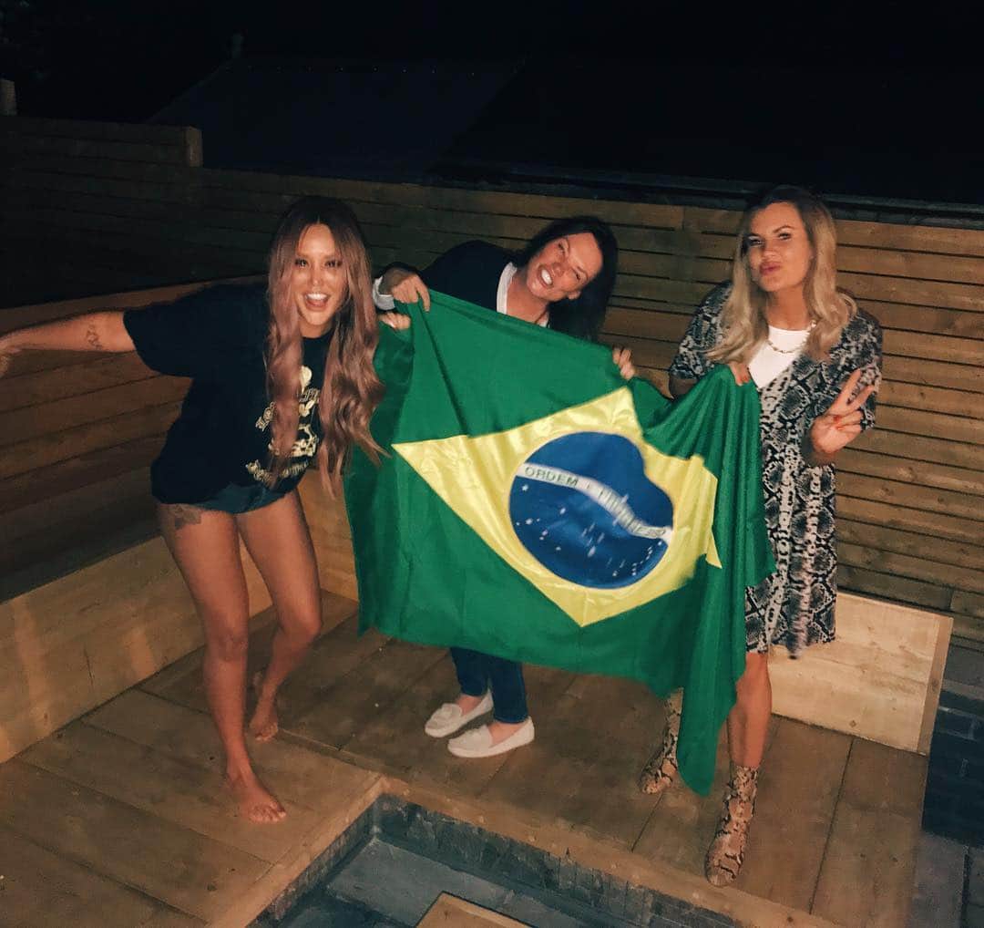 Aka SCUBA CHARLOTTEさんのインスタグラム写真 - (Aka SCUBA CHARLOTTEInstagram)「🇧🇷🇧🇷BRAZIL BABYYYY🇧🇷🇧🇷 Can’t believe I’m finally coming to Brazil, we arrive next week 🙌🏼 all my Beautiful Brazilians can you recommend any fun things to do or see? 💃🏻 @mtvbrasil See you soooooonnnn 🥰」4月19日 7時01分 - charlottegshore