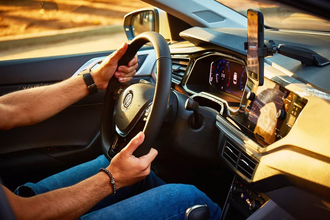 Volkswagen do Brasilさんのインスタグラム写真 - (Volkswagen do BrasilInstagram)「Active Info Display, sistema Infotainment, volante multifuncional, suporte para celular. É, não tem como não ficar conectado no Novo Polo.  #NovoPolo #tsi #vwbrasil」4月19日 7時02分 - vwbrasil