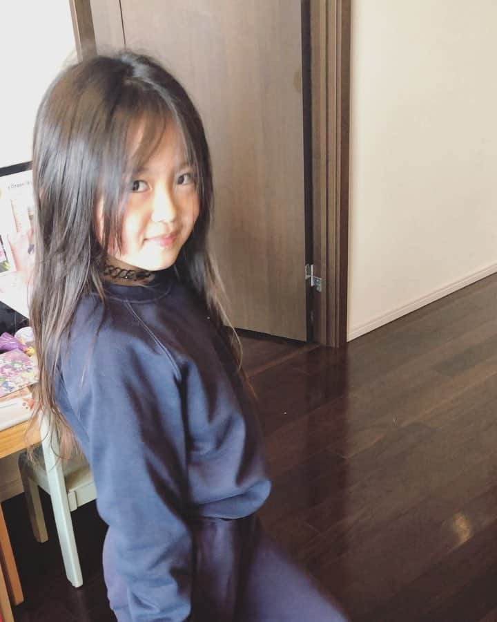 のインスタグラム：「AM6:30  朝っぱらから元気な人  #lilytube #7years」