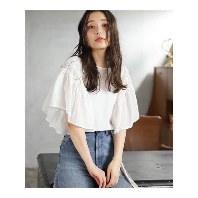 桜めいさんのインスタグラム写真 - (桜めいInstagram)「💐 @mystywoman_com  photographer/ @ho_cazu  hairmake/ @yasuna.1204  #mystywoman  #fashion #ss #blouse #white #denim」4月19日 7時10分 - mei_0406