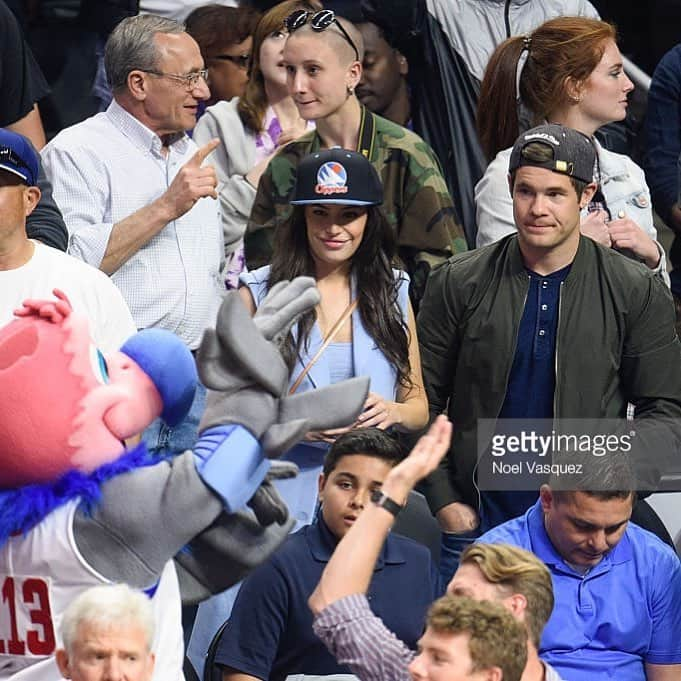 アダム・ディバインさんのインスタグラム写真 - (アダム・ディバインInstagram)「Imma @laclippers fan for life but I think my girl might leave me for @chuckthecondor. LETS GO CLIPPERS!!!」4月19日 7時32分 - adamdevine