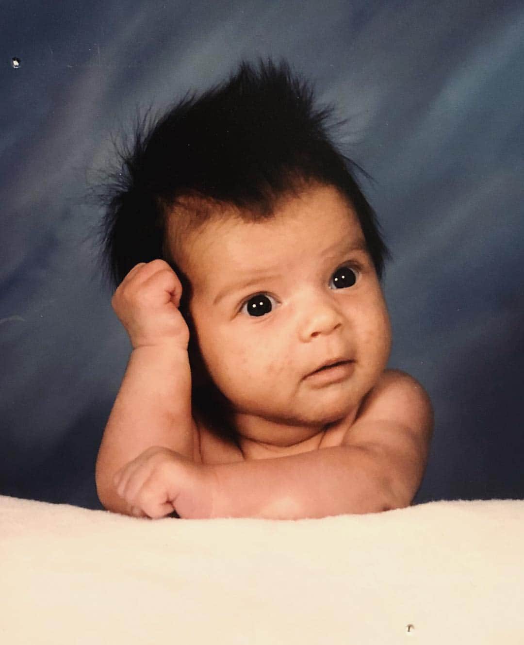 トーライ・ケリーのインスタグラム：「me sittin here thinkin bout when yall might be ready for that new new (yes this is an actual photo of me)」