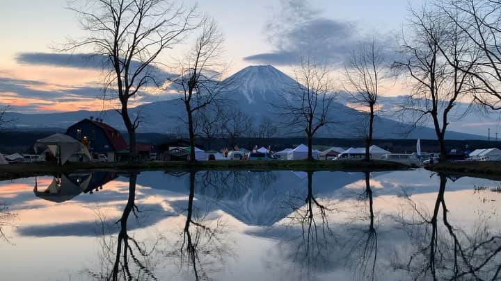 phantastic420のインスタグラム：「. 🤩🤩“Shizuoka” prefecture in Japan is a place where you can see the most “phantastic” Mt. Fuji🗻 in the world.🤩 #富士山 #mtfuji #japan #shizuoka #fujinomiya  #phantastic420photography #mostphantasticmtfuji #selamatpagi  #goodmorning  #おはようございます 😇😇😇😇😇😇😇🗻😇😇 久しぶりにここでまともに撮りました‼︎寝坊しましたけど😅もちろんiPhoneで🤣あっと言う間に1週間たってしまったなぁ〜」
