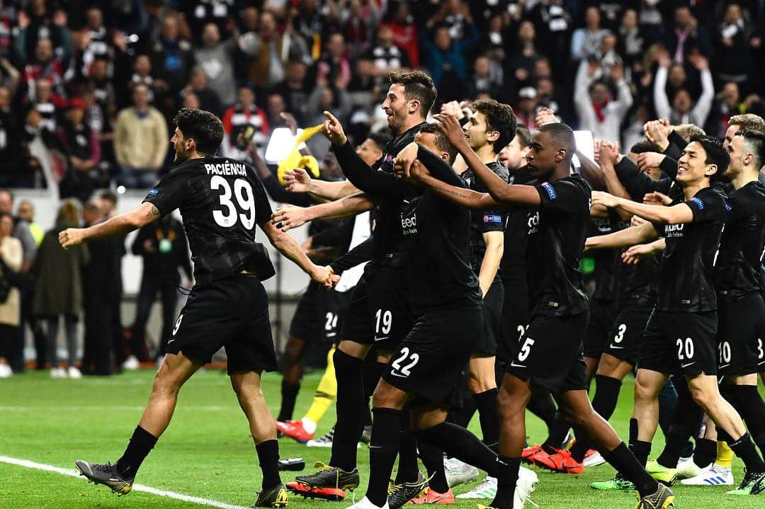 長谷部誠さんのインスタグラム写真 - (長谷部誠Instagram)「Halbfinale 🦅💪🇩🇪 #eintrachtfrankfurt  #sge #europaleague  #vielendank  #unglaublich #tolleunterstützung  #ihrseidbeste  #ヨーロッパリーグ  #準決勝進出  #最高の雰囲気 #次はチェルシー戦 #newshoes  #全てのゲームを支配しろ #NewLevels #新たな高みへ #PUMAOne @PUMAFootball @PUMAFootball_JP」4月19日 7時53分 - makoto_hasebe_official