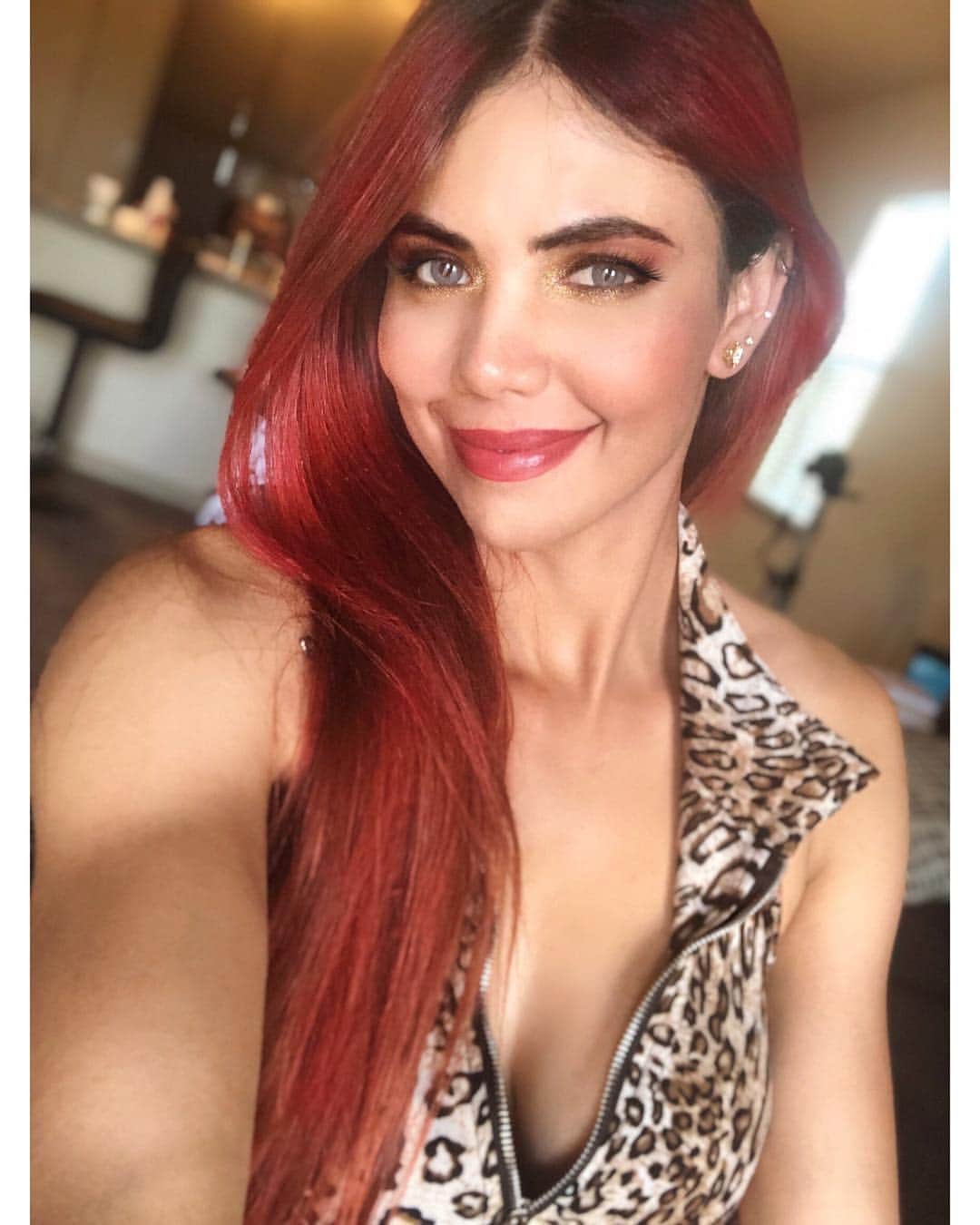 サミラ・ニコレットのインスタグラム：「No stylist」