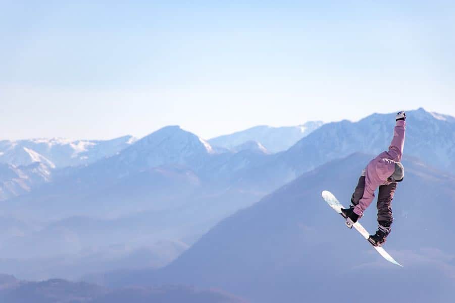 広野あさみのインスタグラム：「Sunrise session at Hakuba  47🏔 Hakuba47スキー場で早朝撮影会に参加させてもらいました。 綺麗な星と美味しい空気の中撮影できてとても楽しかったです。 ありがとうございました！ @47parkdiggers  Photo by: @hywod_kj #darkestbeforedawn」