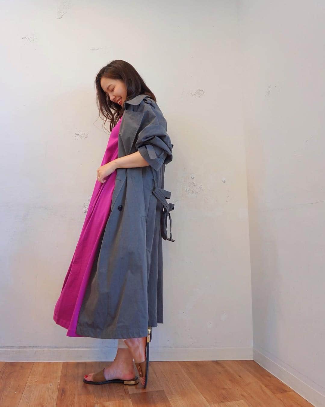 lily112988さんのインスタグラム写真 - (lily112988Instagram)「: #outfit . . 先日の私服♡ . . dress @uniqlo_ginza  outer @lefua.closet #レフアスーパーロングオーバートレンチ leggings @oeil_official_  bag #lefuacloset #モロッカンマルシェバッグ shoes @randa_pic . . ワンピは一目惚れした @uniqlo 新作の #マーセライズコットンaラインロングワンピース コットン100%なのに ハリと光沢感があって◎ ぜっっっったいイロチ買いする🤢💓 . #レフアスーパーロングオーバートレンチ  袖がキュッと出来るから 昼間ちょっとあったかくなっても 調整効く使える子◎！ : : : #uniqloginza #uniqloginza2019ss #ユニジョ #ユニクロきれいめ部 #上下ユニクロ部 #uniqlolifewear #ユニパト #mamagirl #ママ読モ #読モ #ママモデル #モデル #プチプラ高見えコーデ #おしゃれさんと繋がりたい #ママコーデ #大人カジュアル #撮影依頼受付中 #サロモ #サロンモデル #オルチャンファッション #cbk #レフア #レフアクローゼット #レフジョ #拡がれレフア」4月19日 8時35分 - lily112988