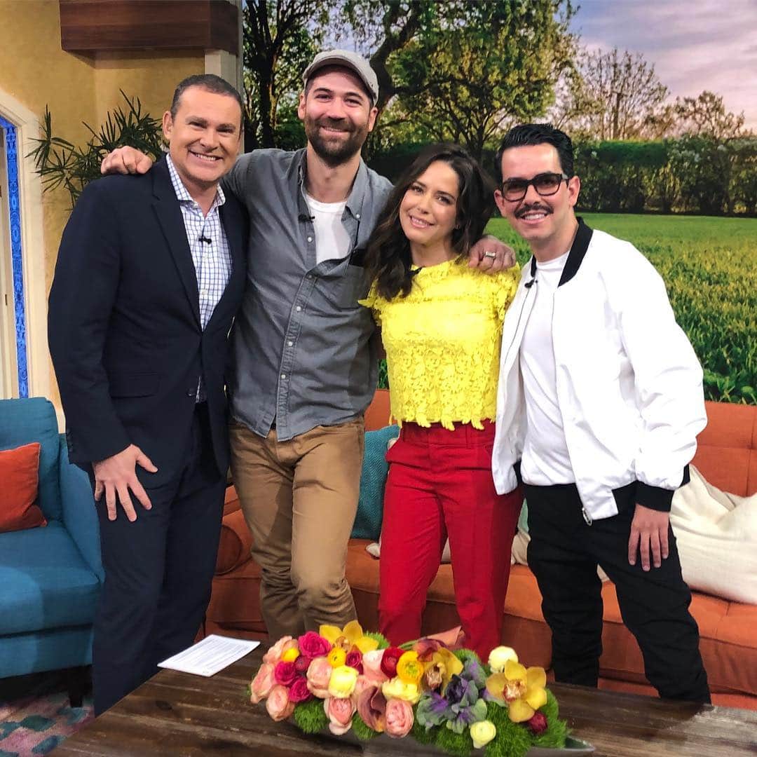 Despierta Americaさんのインスタグラム写真 - (Despierta AmericaInstagram)「#TBT recuerdan cuando @manu_rulfo @manolocaro y @latalancon visitation #DespiertaAmerica ? Ahora su película  #PerfectosDesconocidos se puede ver en @streampantaya」4月19日 8時42分 - despiertamerica